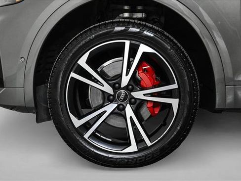 Used 2025 Audi Q5 Prestige w/ Prestige Package image 25