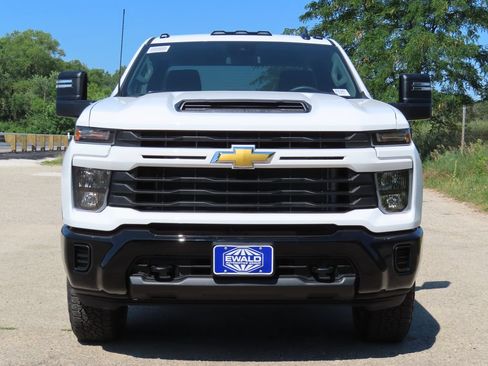 New 2026 Chevrolet Silverado 2500 Custom w/ Custom Convenience Package AWD/4WD image 15