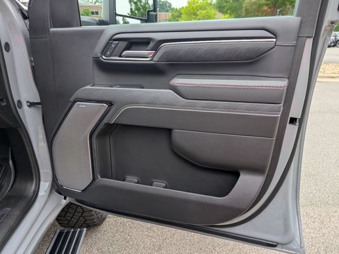 Used 2024 GMC Sierra 2500 AT4X AWD/4WD image 42