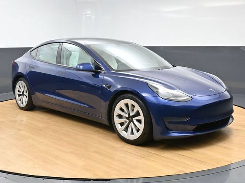 Used 2021 Tesla Model 3 Standard Range Plus RWD image 2