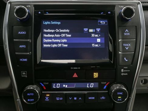 Used 2017 Toyota Camry XLE FWD image 26