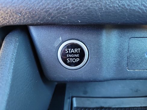 Used 2022 Nissan Rogue SV AWD/4WD image 19