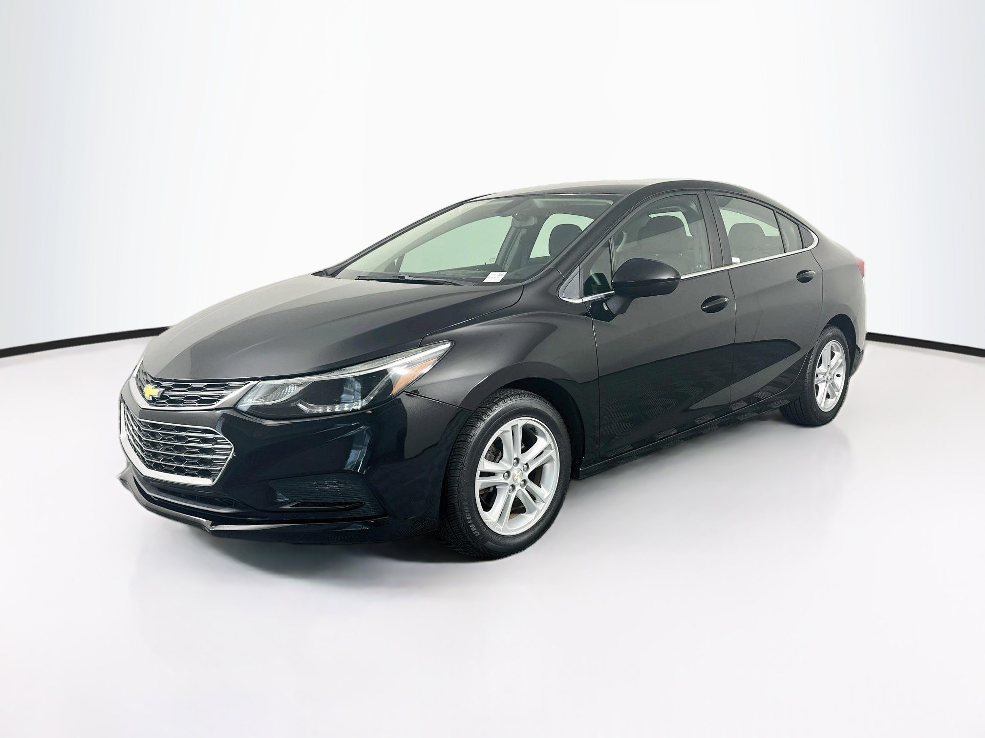 Used 2018 Chevrolet Cruze LT w/ Convenience Package FWD image 3