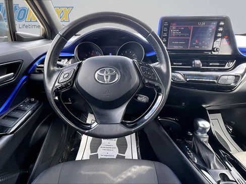Used 2021 Toyota C-HR XLE FWD image 12