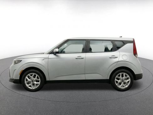 Used 2025 Kia Soul LX w/ LX Technology Package FWD image 4