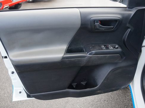 Used 2022 Toyota Tacoma SR image 12