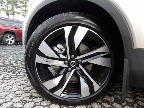 Certified 2023 Volvo XC40 B4 Plus w/ Protection Package Premier image 31