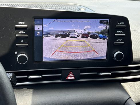 Certified 2025 Hyundai Elantra SE FWD image 23