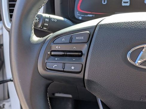 Certified 2023 Hyundai Venue Limited image 18