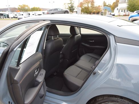 Used 2025 Nissan Sentra SR w/ SR Premium Package FWD image 6