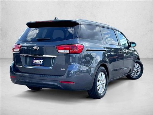 Used 2017 Kia Sedona LX w/ LX Essentials Premium Package FWD image 2