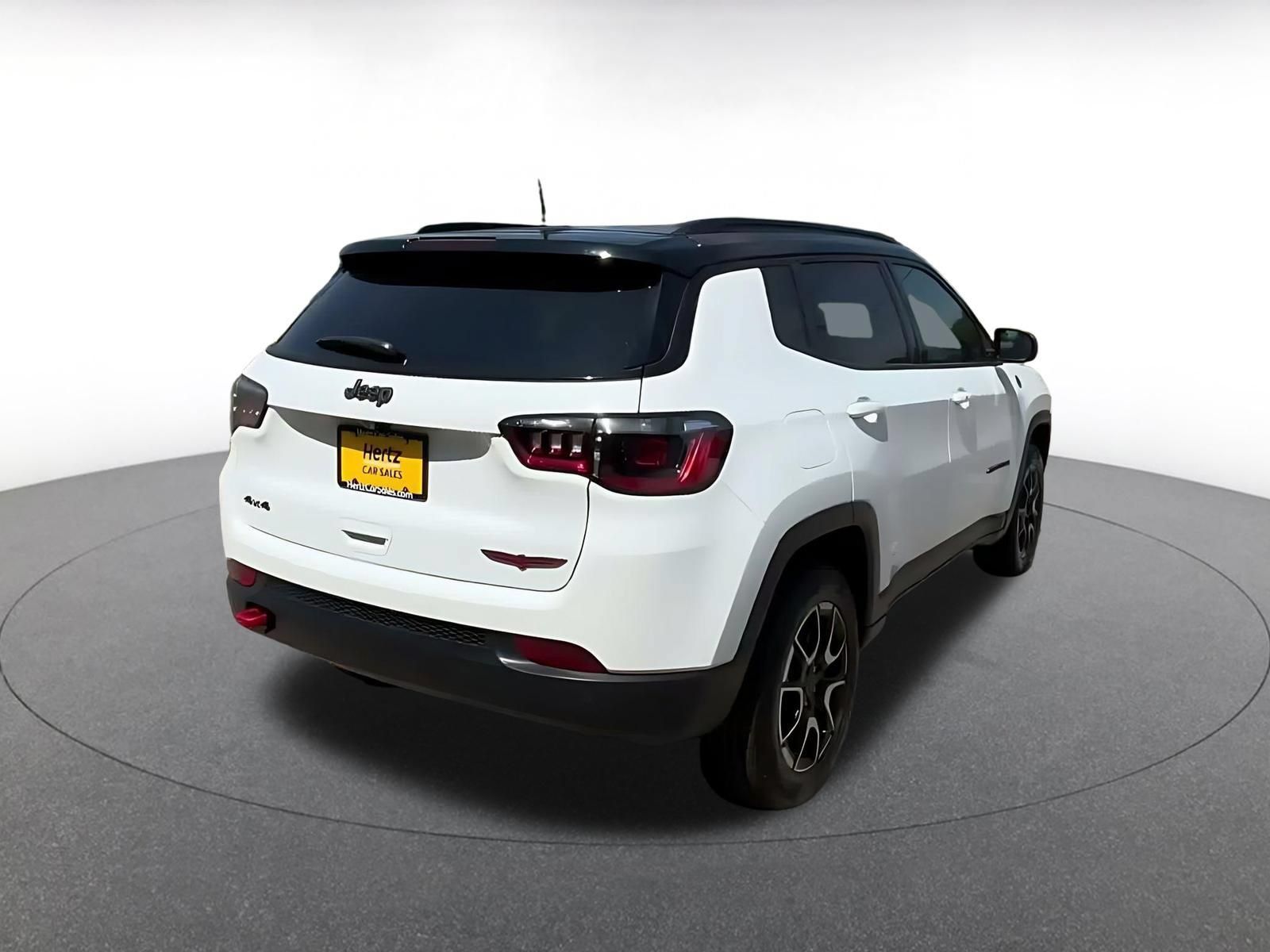 Used 2025 Jeep Compass Trailhawk AWD/4WD image 14