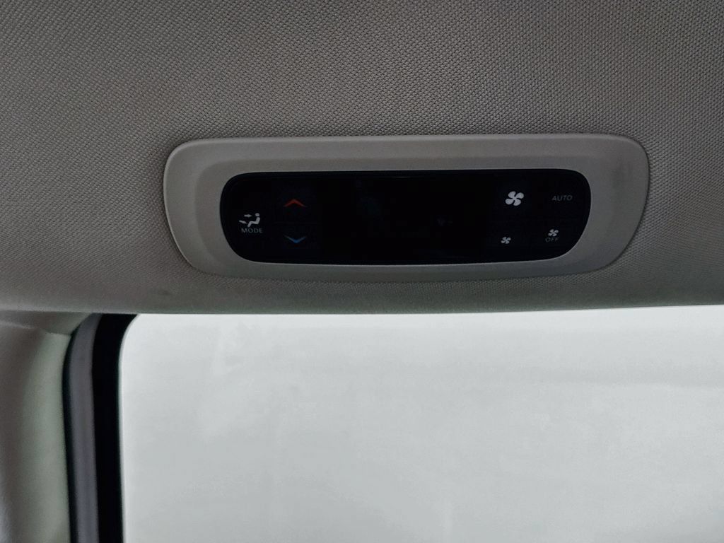 Used 2024 Chrysler Pacifica Touring-L FWD image 24