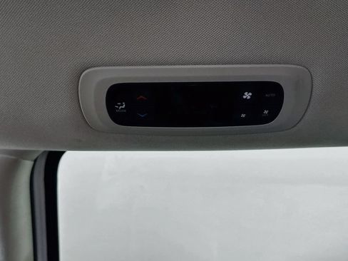 Used 2024 Chrysler Pacifica Touring-L FWD image 24