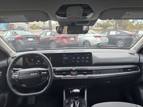 Used 2025 Kia K4 FWD image 32
