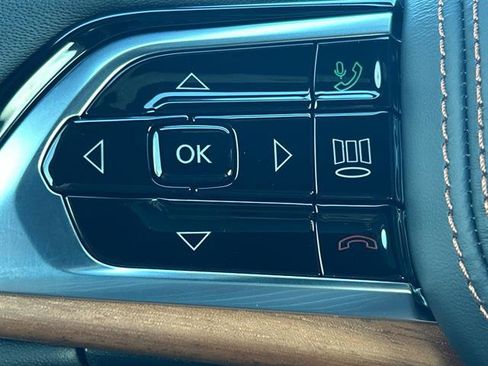 New 2025 Jeep Grand Cherokee Summit image 13