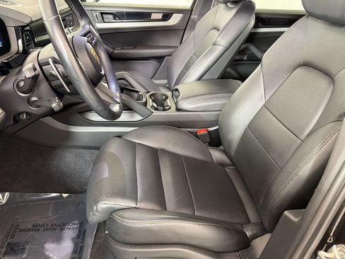 Certified 2024 Porsche Cayenne image 5