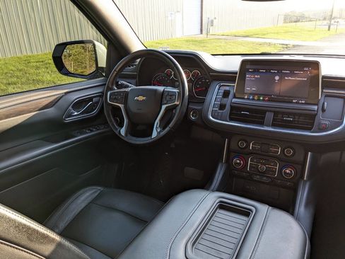 Used 2021 Chevrolet Suburban LT image 14