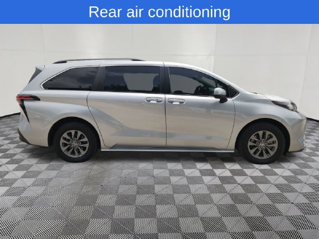 Used 2022 Toyota Sienna XLE FWD image 4