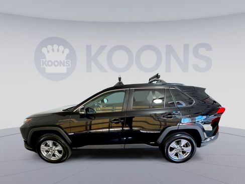 Used 2022 Toyota RAV4 XLE image 2