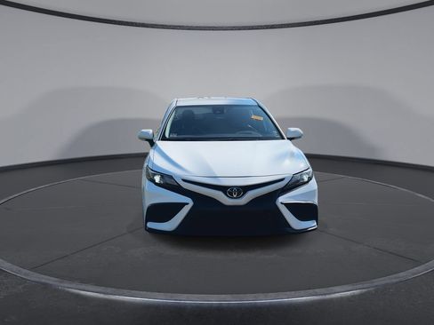 Used 2024 Toyota Camry SE FWD image 3