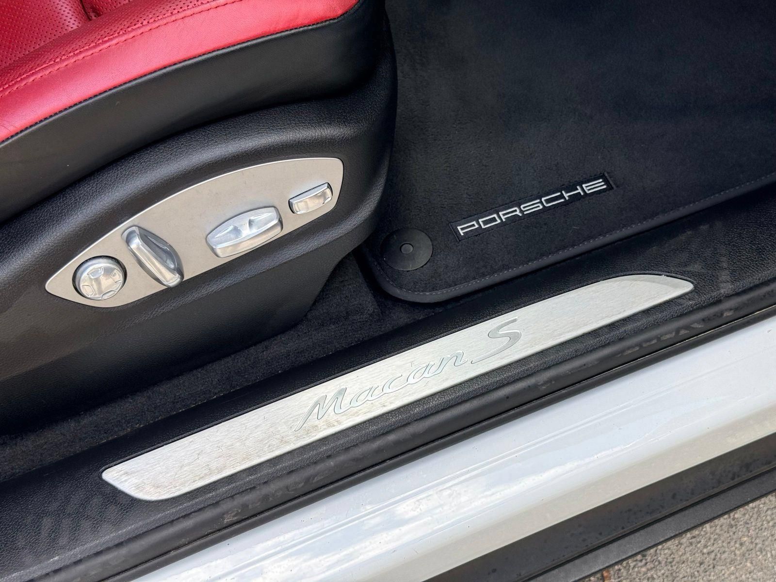 Used 2017 Porsche Macan S AWD/4WD image 26
