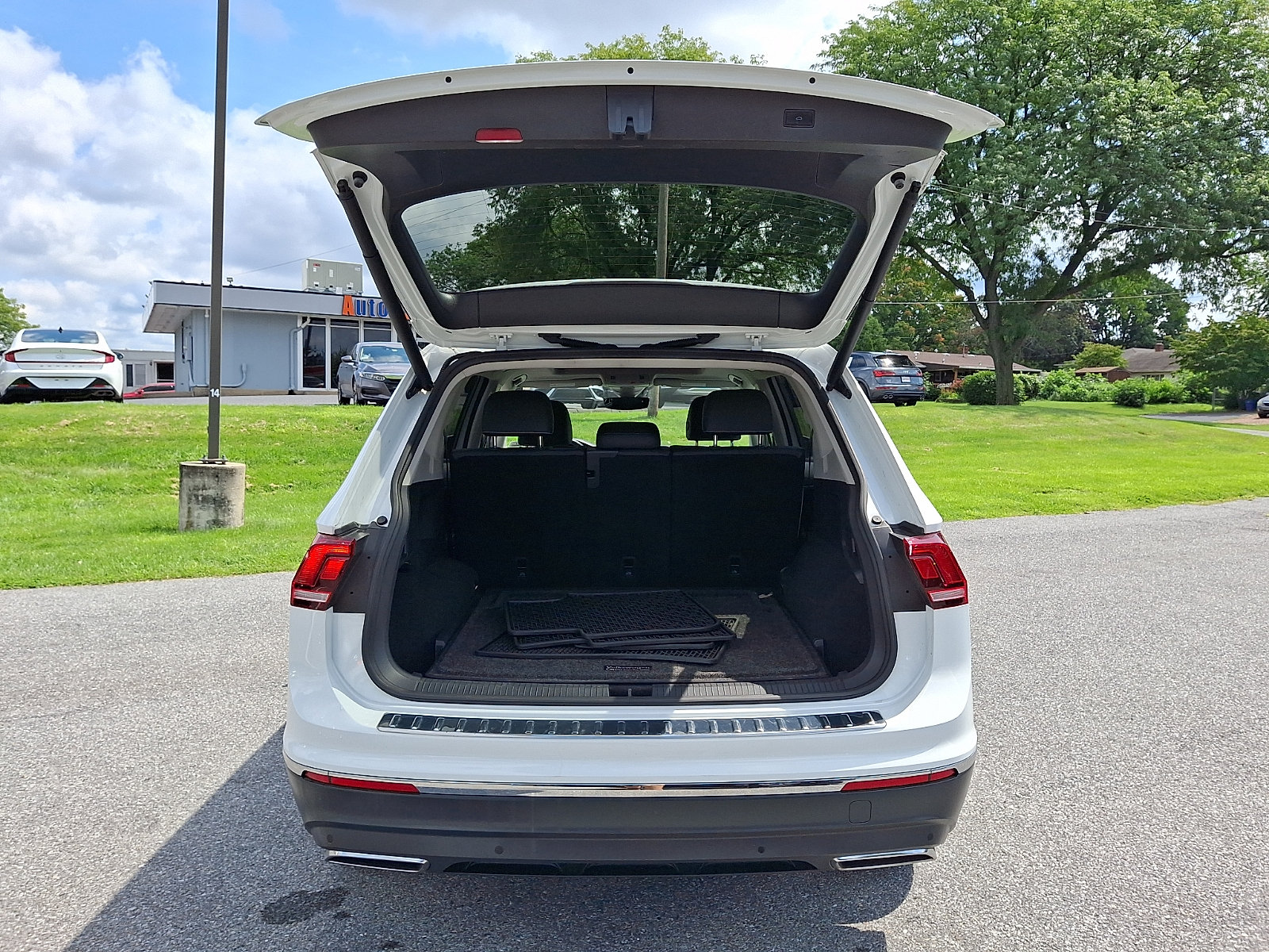 Used 2021 Volkswagen Tiguan SEL AWD/4WD image 27
