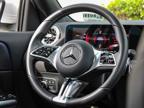 Certified 2025 Mercedes-Benz GLA 250 4MATIC image 18