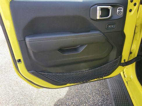 Used 2022 Jeep Wrangler Unlimited Sahara image 8