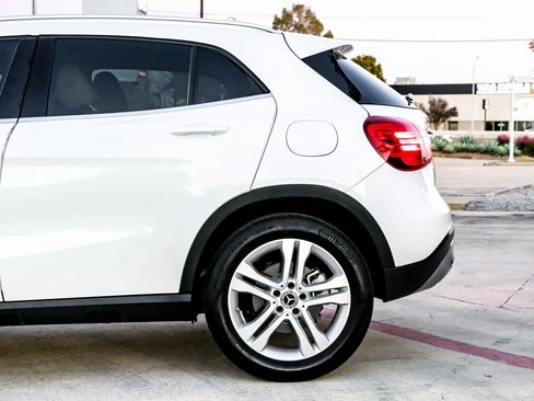 Used 2019 Mercedes-Benz GLA 250 w/ Convenience Package image 12