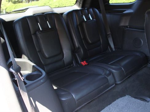 Used 2015 Ford Explorer XLT w/ Equipment Group 202B AWD/4WD image 16