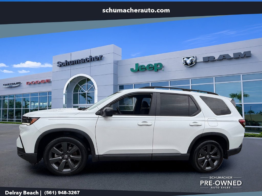 Used 2025 Honda Pilot Sport image 4