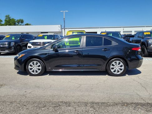 Used 2021 Toyota Corolla LE FWD image 6