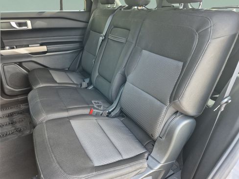 Certified 2022 Ford Explorer XLT RWD image 17