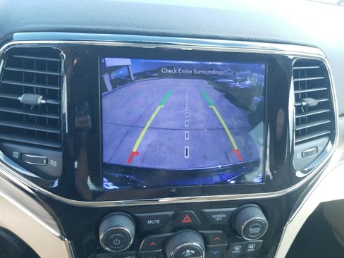 Used 2020 Jeep Grand Cherokee Limited image 20