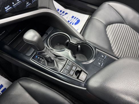 Used 2019 Toyota Camry SE image 18