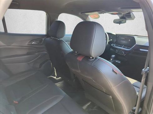 Used 2025 Chevrolet Trax RS FWD image 24