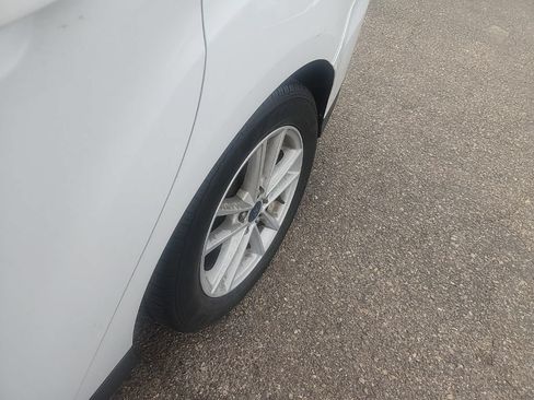 Used 2018 Ford Focus SE FWD image 9