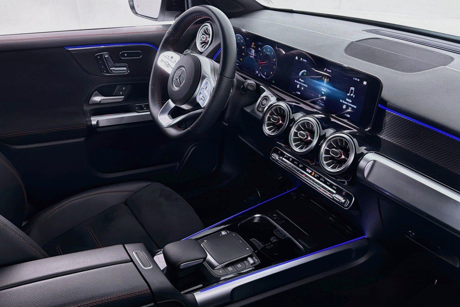 Used 2023 Mercedes-Benz GLB 250 image 16