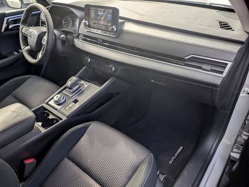 Used 2022 Mitsubishi Outlander ES image 32