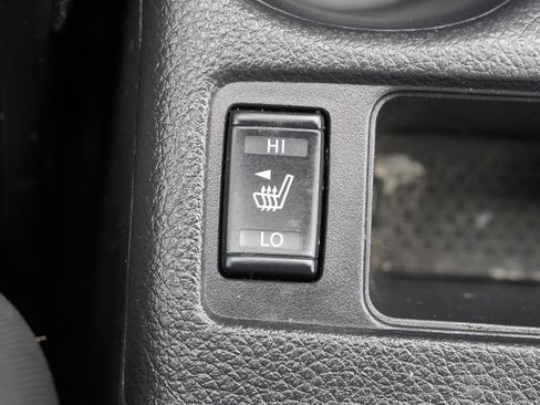 Used 2020 Nissan Rogue SV image 40