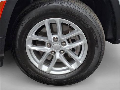 Used 2025 Jeep Grand Cherokee L Laredo RWD image 27