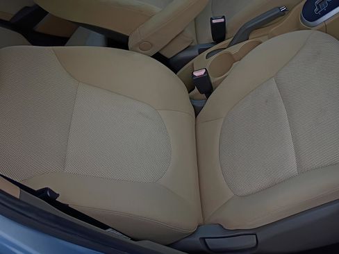 Used 2012 Hyundai Accent GLS image 29