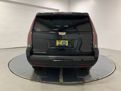 Used 2020 Cadillac Escalade Luxury w/ Escalade Sport Edition image 37
