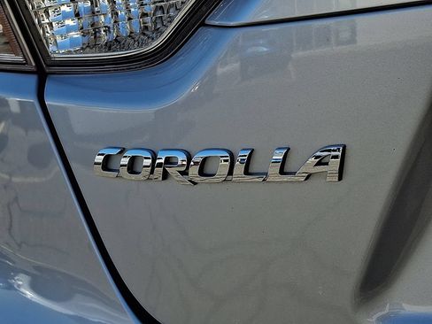 Used 2022 Toyota Corolla LE FWD image 30