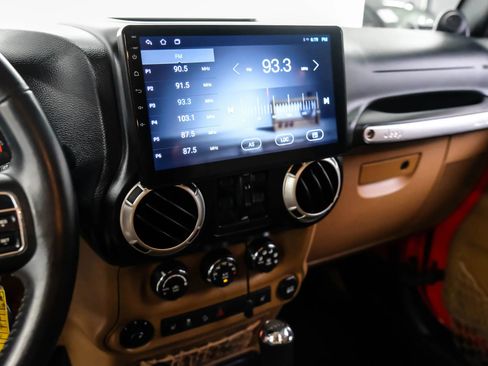 Used 2012 Jeep Wrangler Unlimited Sahara w/ Connectivity Group image 22