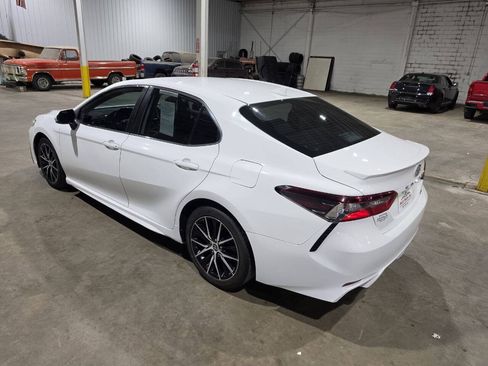Used 2021 Toyota Camry SE FWD image 8