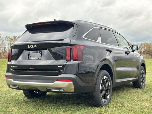 New 2025 Kia Sorento S image 8
