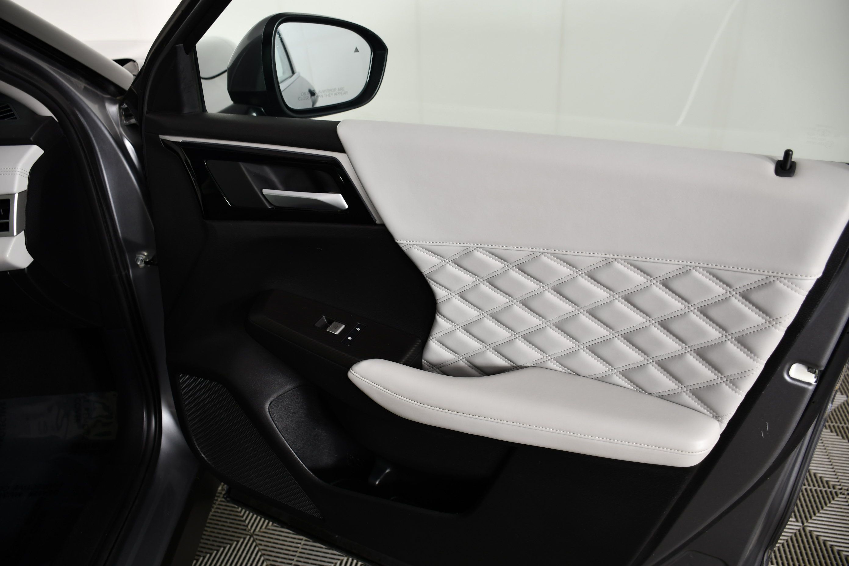 Used 2024 Mitsubishi Outlander SEL AWD/4WD image 39