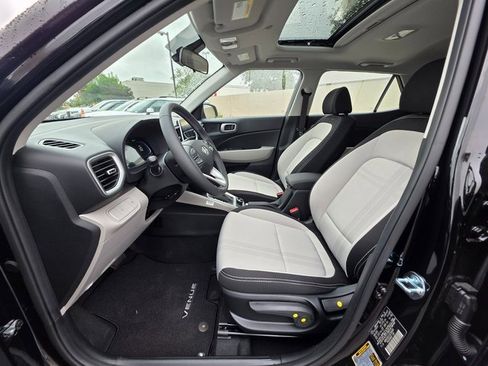 New 2025 Hyundai Venue SEL image 15